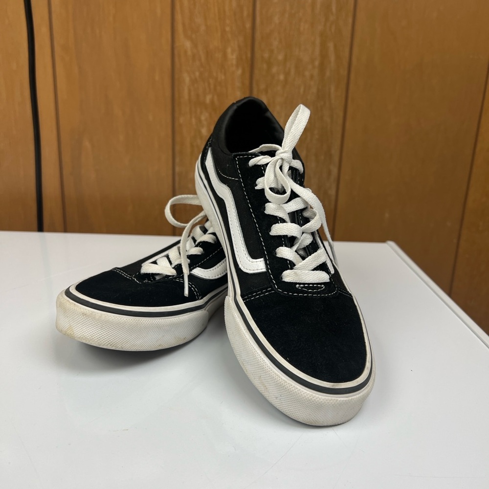 Vans Brooklyn Youth Size 5 Black White Sneakers Lace Up Skate Shoes Kids
